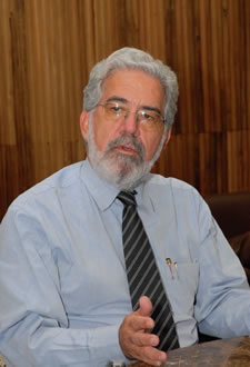 Reitor Ronaldo Tad&ecirc;u Pena