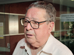 Decifra-me ou devoro-te